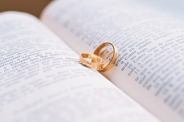 Couple Love Rings Book Wedding  - Pexels / Pixabay